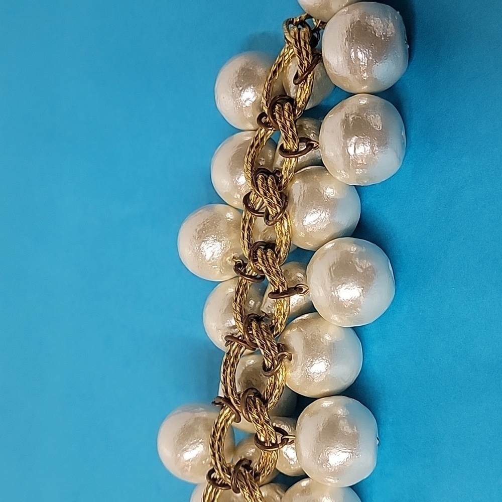 Pearl Like Gold Tone Link Bracelet and Matching Faux Earrings - Picture 6 of 13